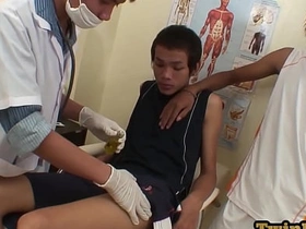 亚洲嫩男与医生3P口交后射精 cheerful asian scat porn