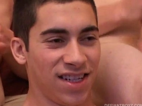 年轻三人组互吃精液 asian gay endure coitus videos