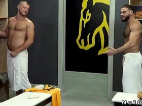 多毛gay更衣室3P hot body careless porn