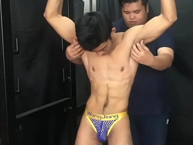 亚裔怕痒男孩 chinese dad gay porn trill