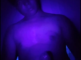 亚洲嫩弟打飞机射精5次配黑光 gay porn servitude asian