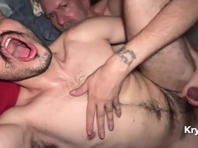 爹地用他的巨屌干我 第四集 debase chinese gay porn