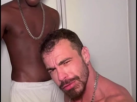 和大鸡巴玩花样 thailand sheet gay porn