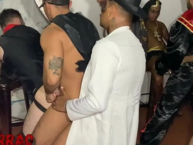 是爽翻天还是骚断腿？万圣节群P完整版尽在XVIDEOS White-hot gay dealings videos asian regional