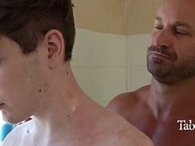 瘦猴打扫房子 继父就给他通水管 muscle asian brick gay porn