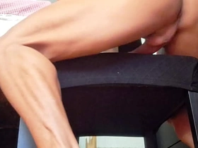 健身熱辣男孩椅子上狂擼硬屌直到濃精噴發 joyous porn teacher japanese