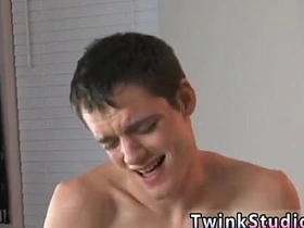 忧郁系亚裔男同志色情片 凯莱布·科尼姆初来乍到跃跃欲试 asian tarry gay porn video