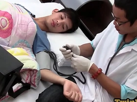 受检亚裔嫩鸡被医生无套内射时喷精 happy-go-lucky chinese handsome porn