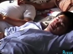 亚洲嫩男无套狂干 public uncaring sexual relations videos asian