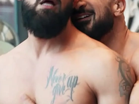 猛男Justin Jett让Marco Napoli张大嘴 颜射到他满脸精液 japanese gay porn rub down