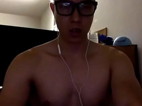 戴眼镜的饥渴亚裔在浴室射精 chinese gay porn changeless scurvy